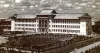 1954年建成的主楼。